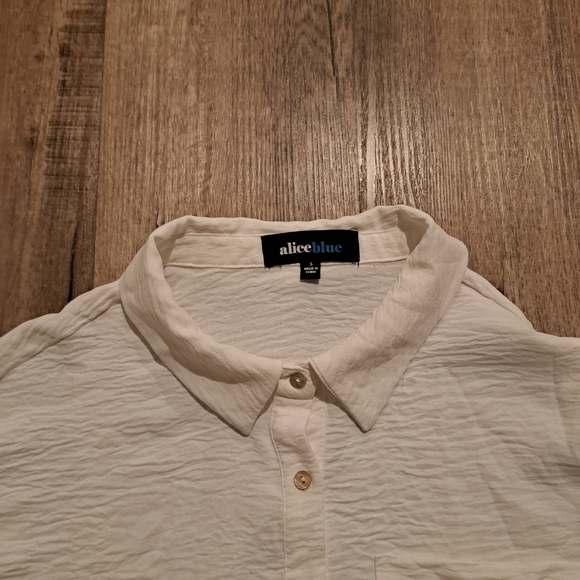 Alice Blue - White Lace-Hem Cropped Button-Up Shortsleeve Top - Picture 6 of 6